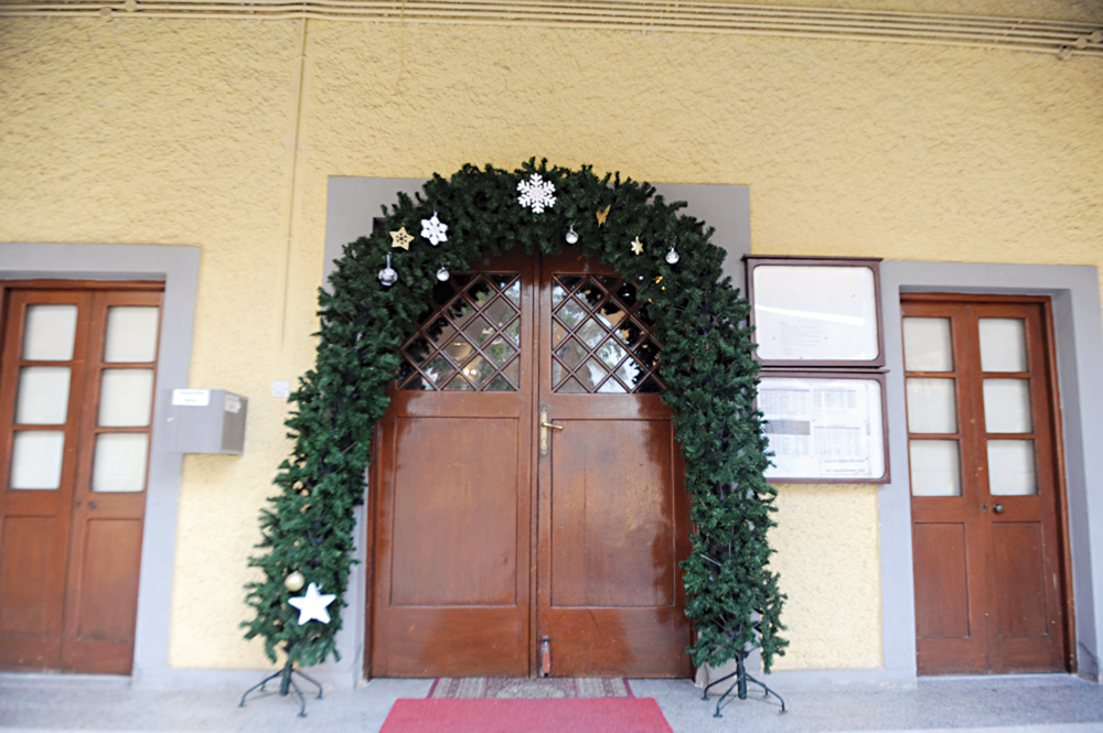 استعدادات لاستقبال رواد الكنائس