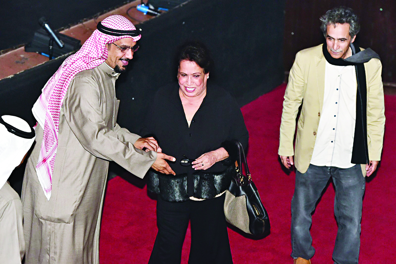 أحمد فؤاد الشطي يستقبل حياة الفهد