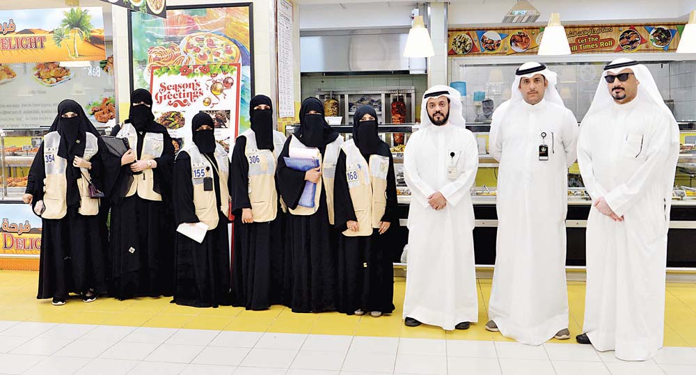 لقطة جماعية لفريق التفتيش مع الزميل ناصر الفرحان 