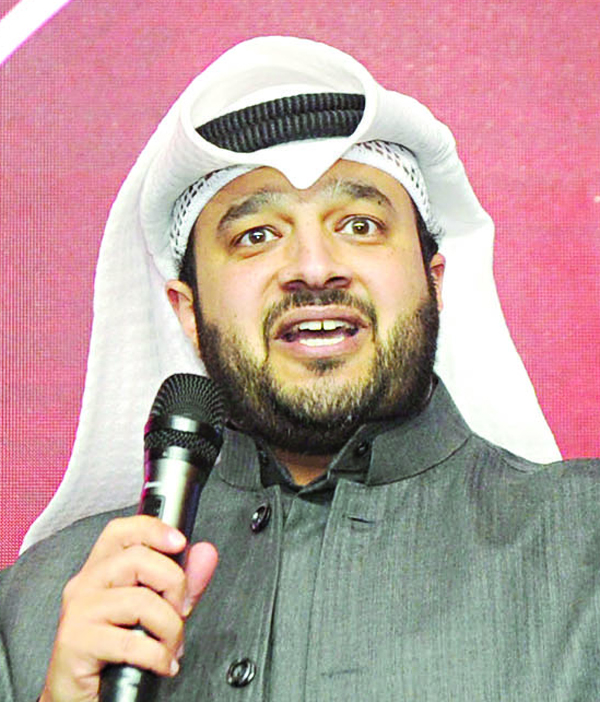  خالد الفضالة متحدثاً في اللقاء 