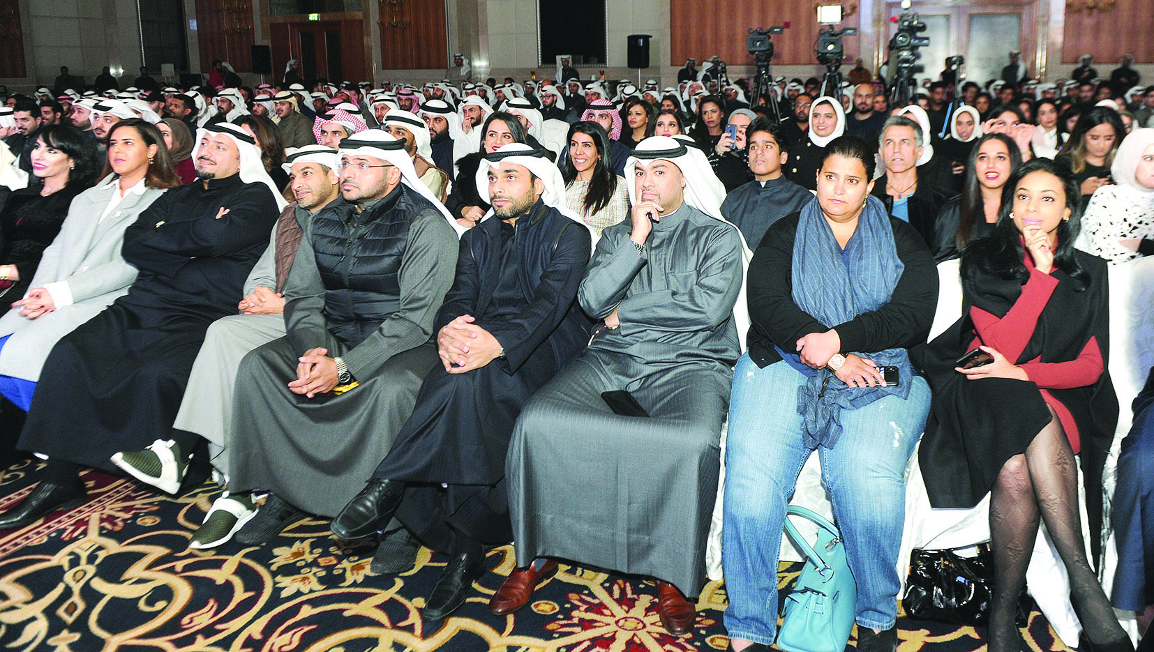 عمر الطبطبائي في مقدم الحضور 