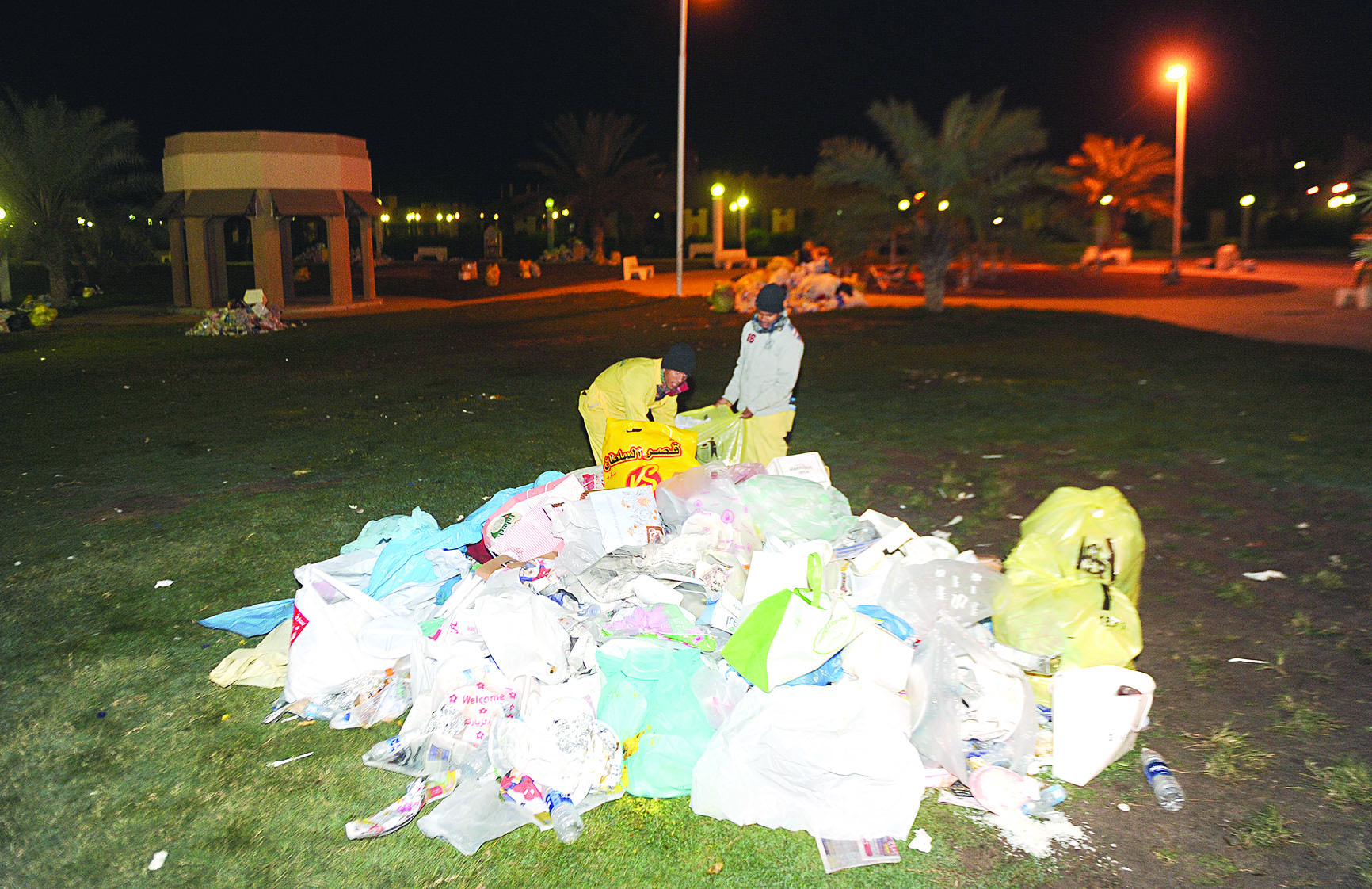 جهود كبيرة لعمال النظافة