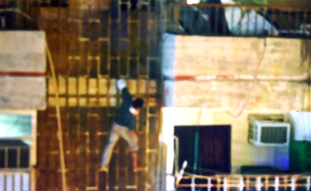 ... وبقي متعلقاً لساعات قبل تنفيذ قراره بالانتحار