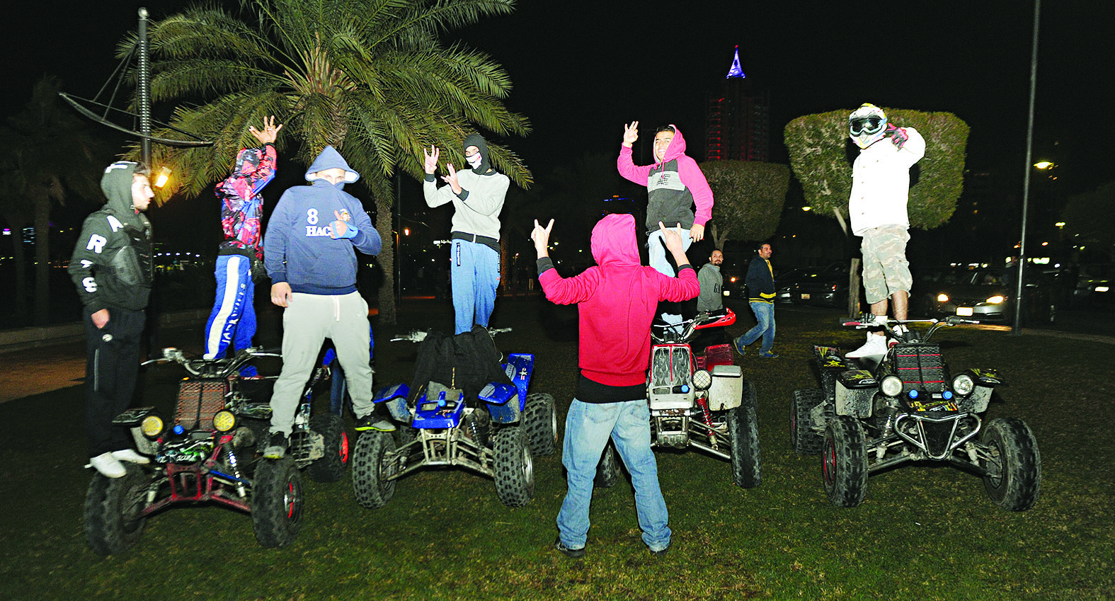 محتفلون على «البقيات»