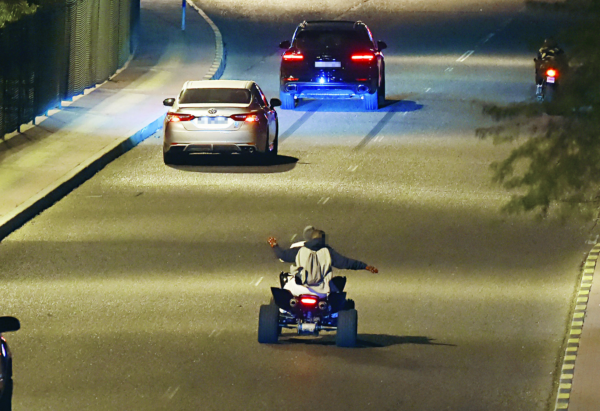 يسرح ويمرح من دون رقابة 