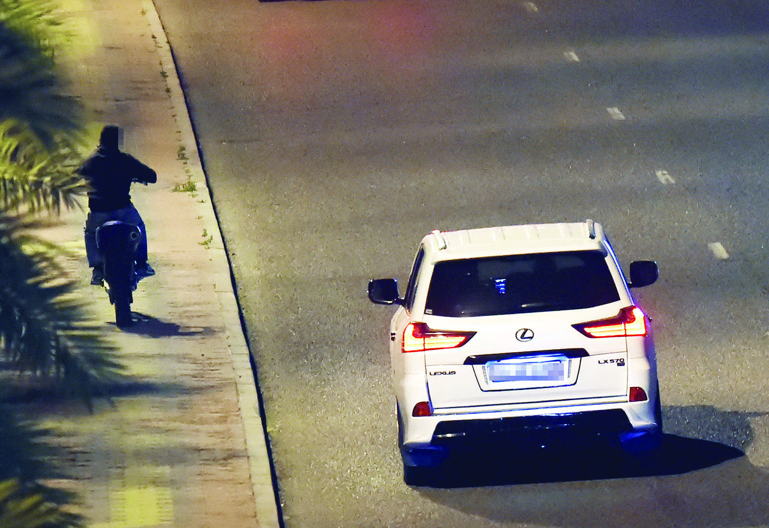  السير فوق الرصيف 