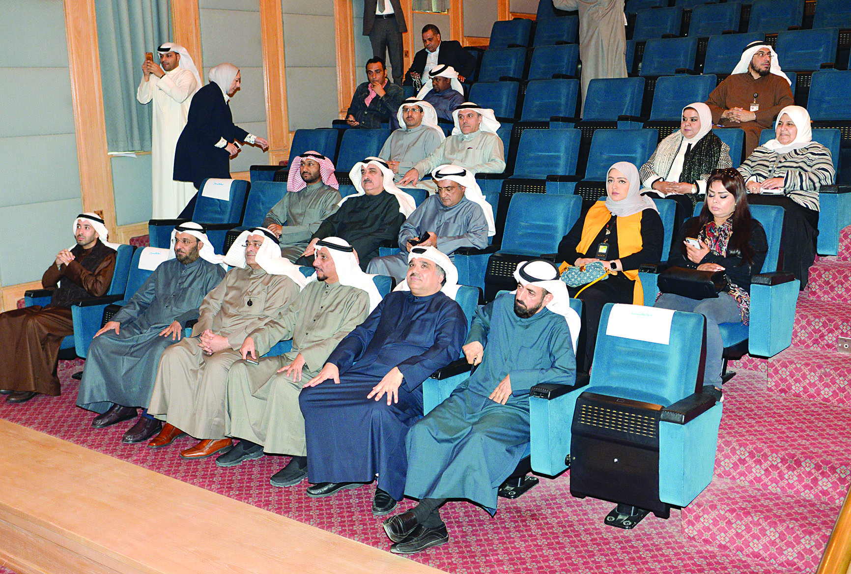 u0627u0644u0634u0637u064a u0641u064a u0645u0642u062fu0645 u0627u0644u062du0636u0648u0631             t  (u062au0635u0648u064au0631 u0646u0627u064au0641 u0627u0644u0639u0642u0644u0629)