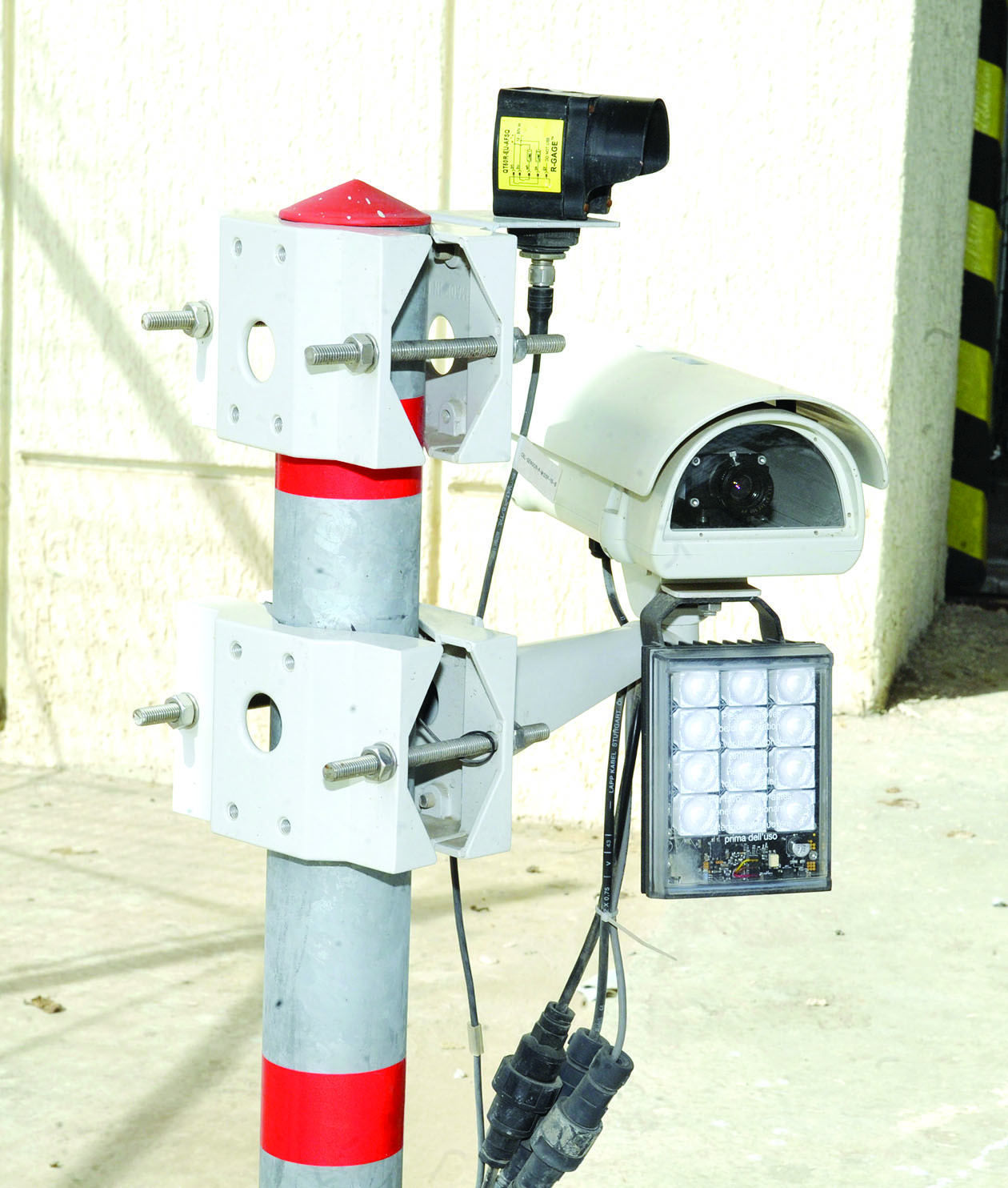 إحدى كاميرات المنفذ