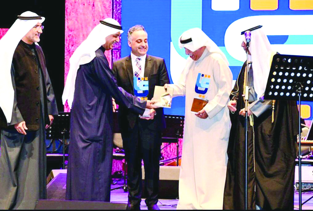 علي اليوحة مكرماً المعتوق 