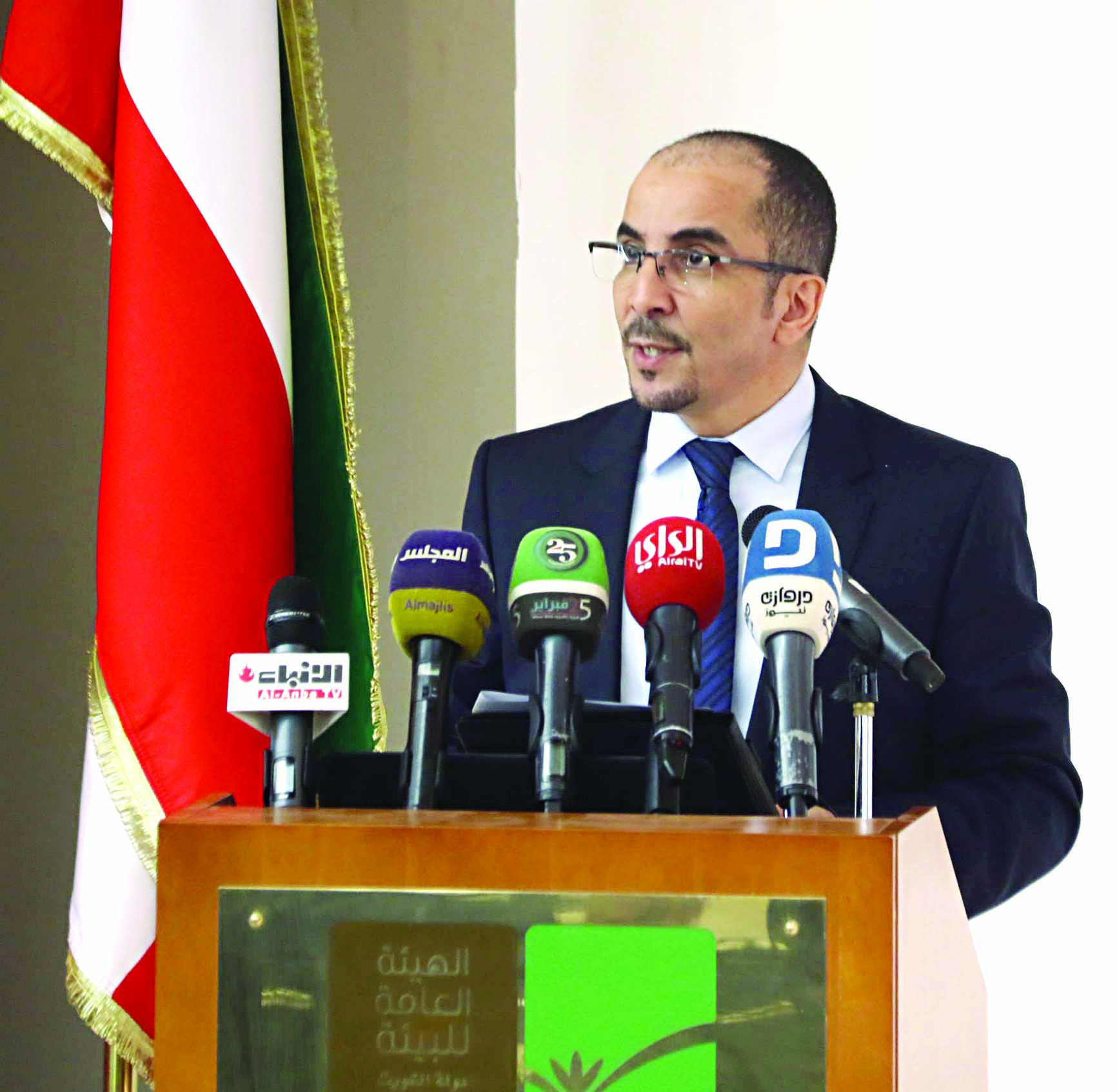 عبدالمنعم متحدثاً