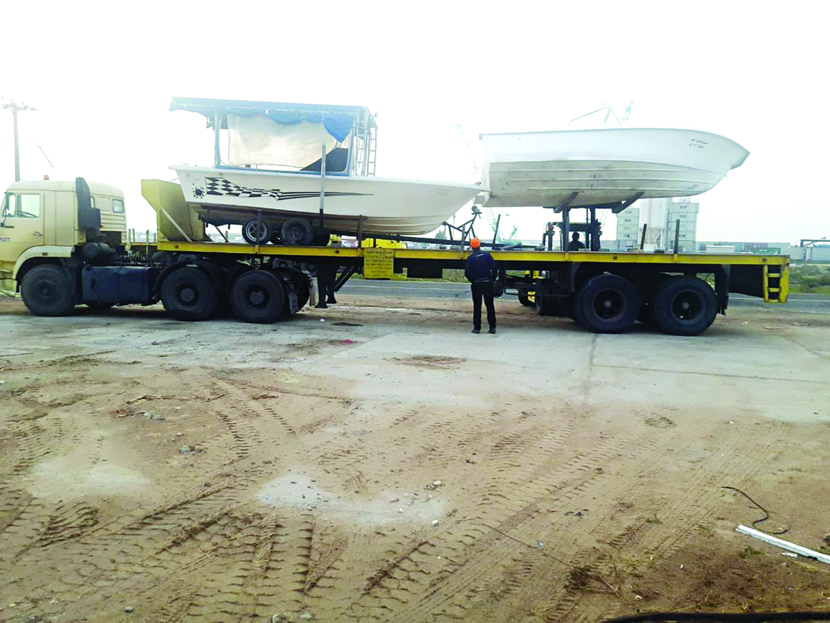 رفع القوارب المخالفة بعد انتهاء المدة القانونية للإنذار 