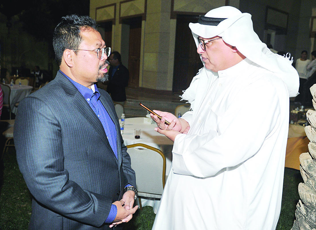 u0627u0644u0633u0641u064au0631 u062fu0627u062au0648 u0645u062du0645u062f u0645u062au062du062fu062bu0627u064b u0644u0644u0632u0645u064au0644 u062eu0627u0644u062f u0627u0644u0634u0631u0642u0627u0648u064a  t(u062au0635u0648u064au0631 u0633u0639u062f u0647u0646u062fu0627u0648u064a)