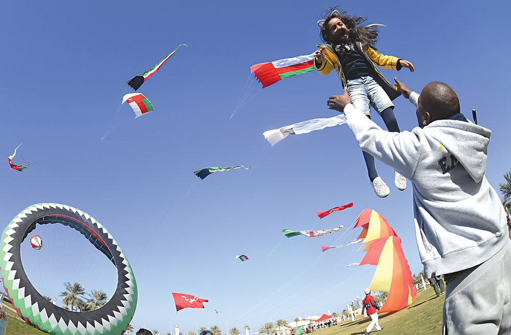 u0627u0644u0637u0627u0626u0631u0627u062a u0627u0644u0648u0631u0642u064au0629 u0641u064a u0633u0645u0627u0621 u0627u0644u0634u0648u064au062e t(u062au0635u0648u064au0631 u0623u0633u0639u062f u0639u0628u062fu0627u0644u0644u0647)