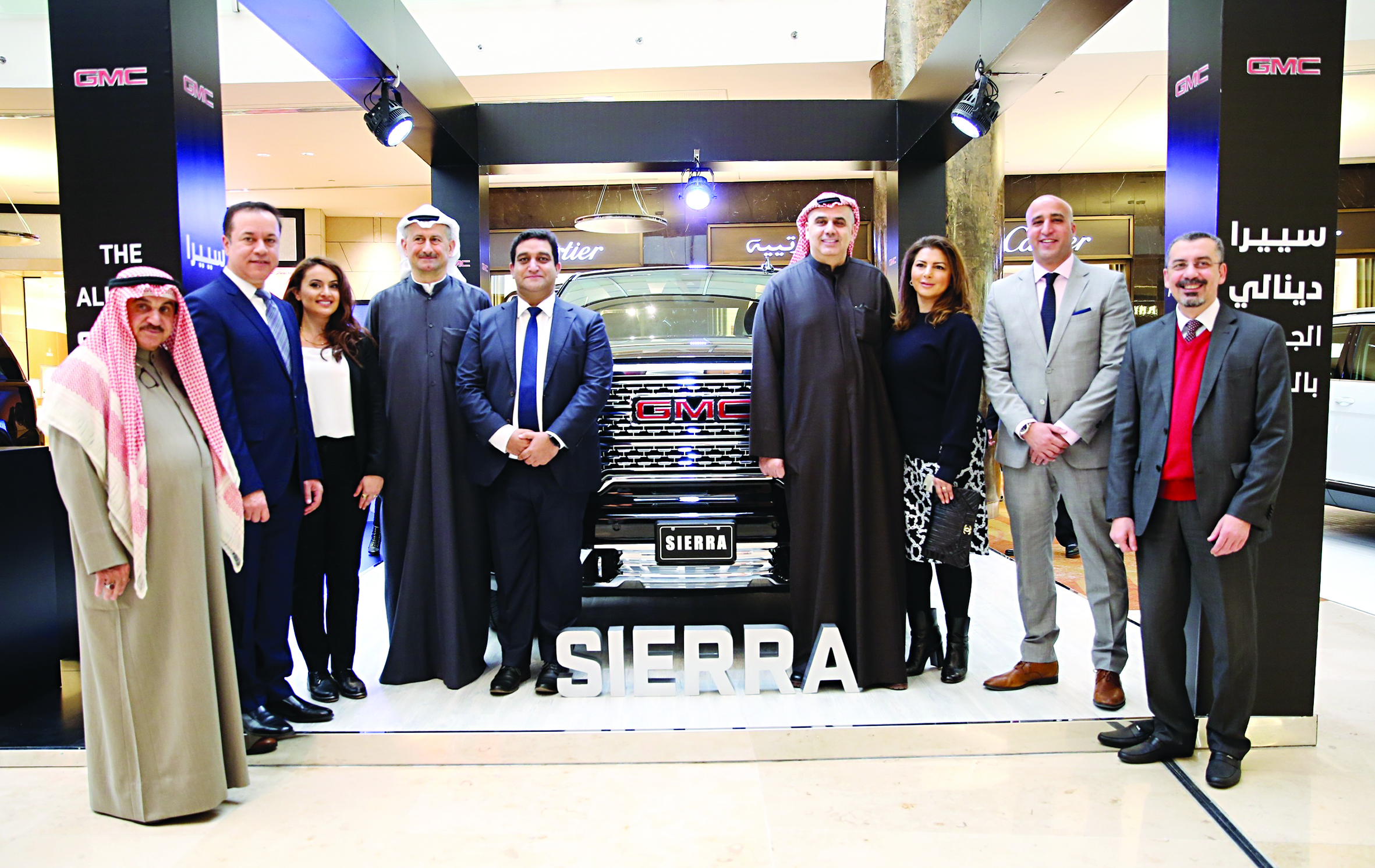 ممثلو «جنرال موتورز» مع مسؤولي «بهبهاني للسيارات»