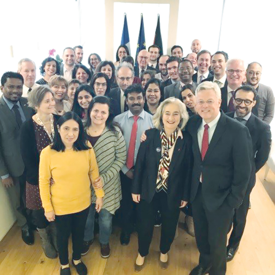 u0633u0641u064au0631u0627 u0641u0631u0646u0633u0627 u0648u0623u0644u0645u0627u0646u064au0627 u0645u0639 u0645u0648u0638u0641u064a u0633u0641u0627u0631u062au064a u0628u0644u062fu064au0647u0645u0627