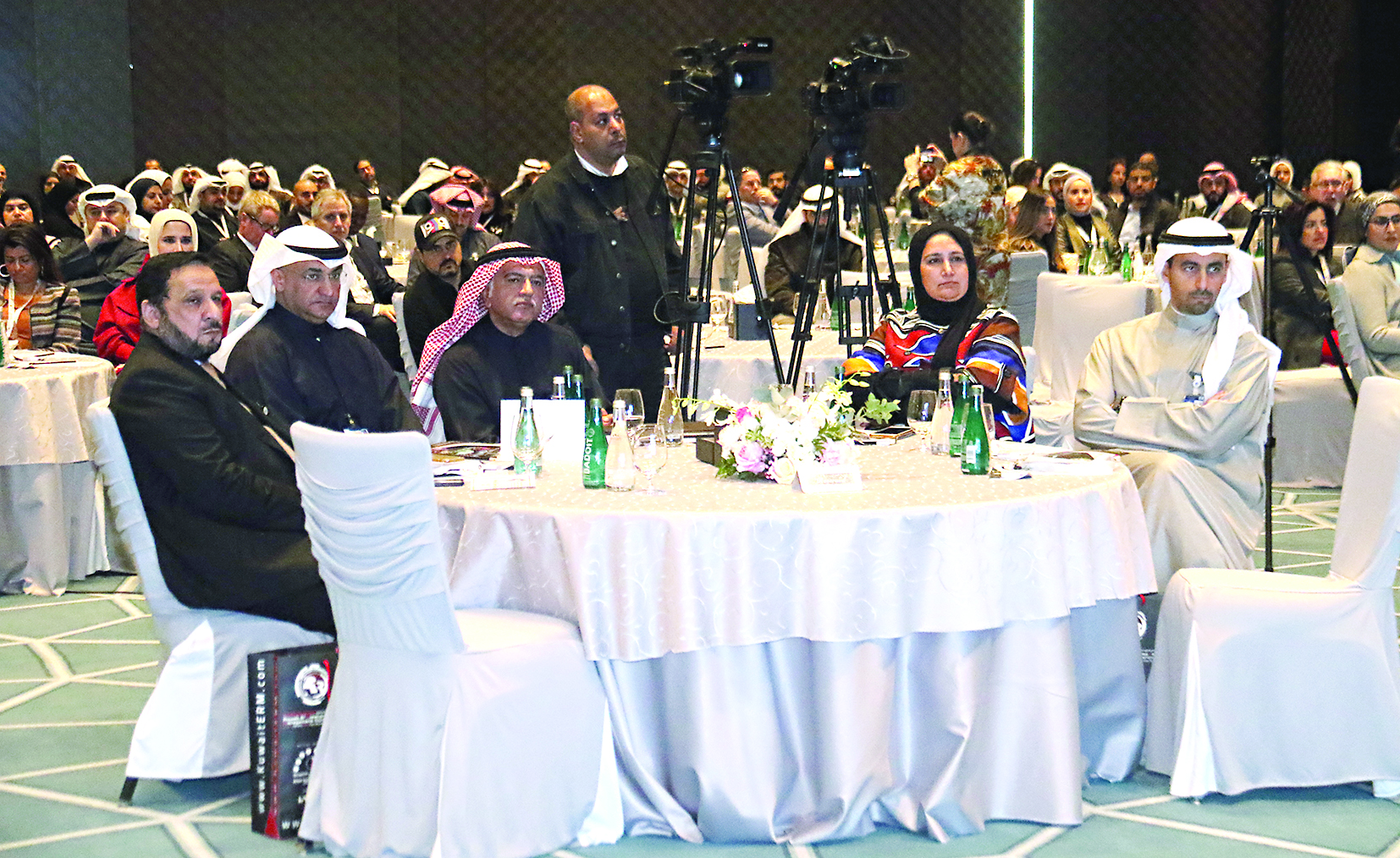 هاشم والقيادات النفطية خلال المؤتمر	 (تصوير نايف العقلة)