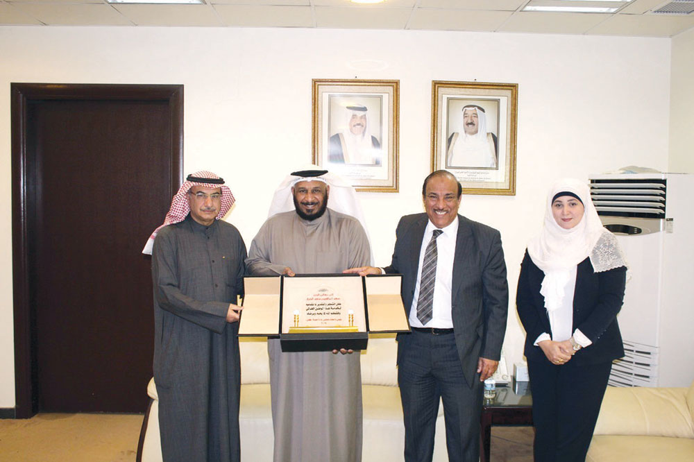  u0627u0644u062eu0631u0627u0632 u0623u062bu0646u0627u0621 u0627u0633u062au0642u0628u0627u0644u0647 u0648u062au0643u0631u064au0645u0647 u0648u0641u062f u00abu0643u0627u0646u00bb 