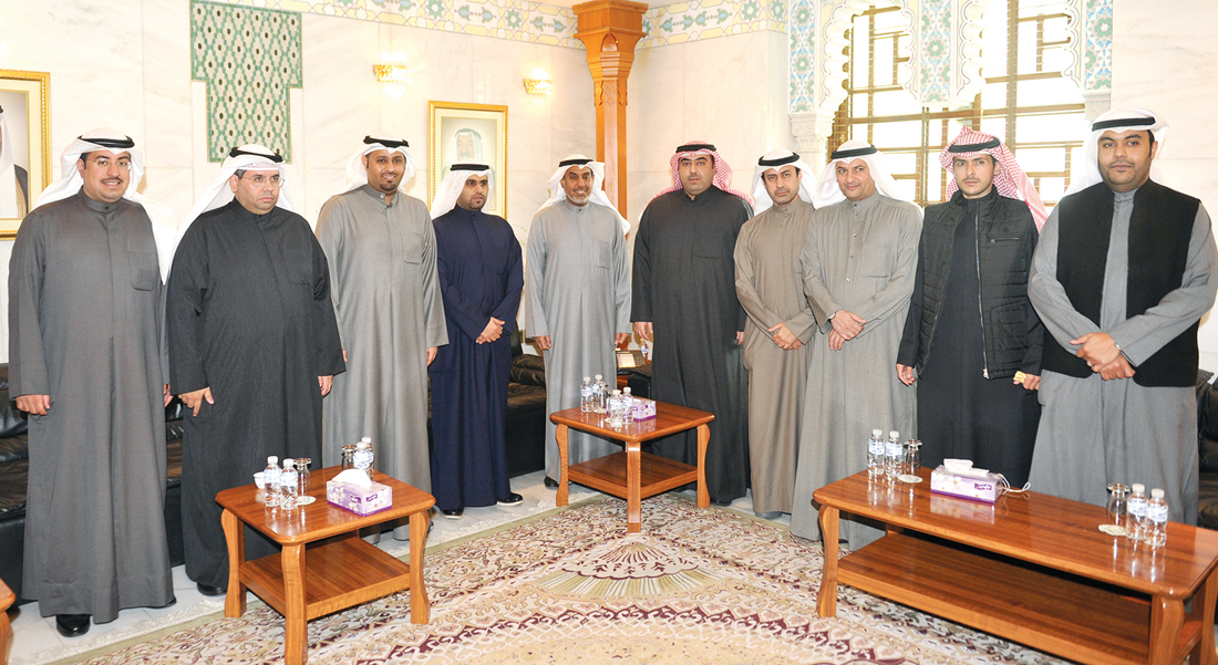 u0627u0644u0648u0632u064au0631 u0627u0644u0634u0639u0644u0629 u0645u062au0648u0633u0637u0627u064b u0631u0626u064au0633 u0648u0623u0639u0636u0627u0621 u0627u0644u0645u062cu0644u0633 u0627u0644u0628u0644u062fu064at (u062au0635u0648u064au0631 u0633u0639u062f u0647u0646u062fu0627u0648u064a)