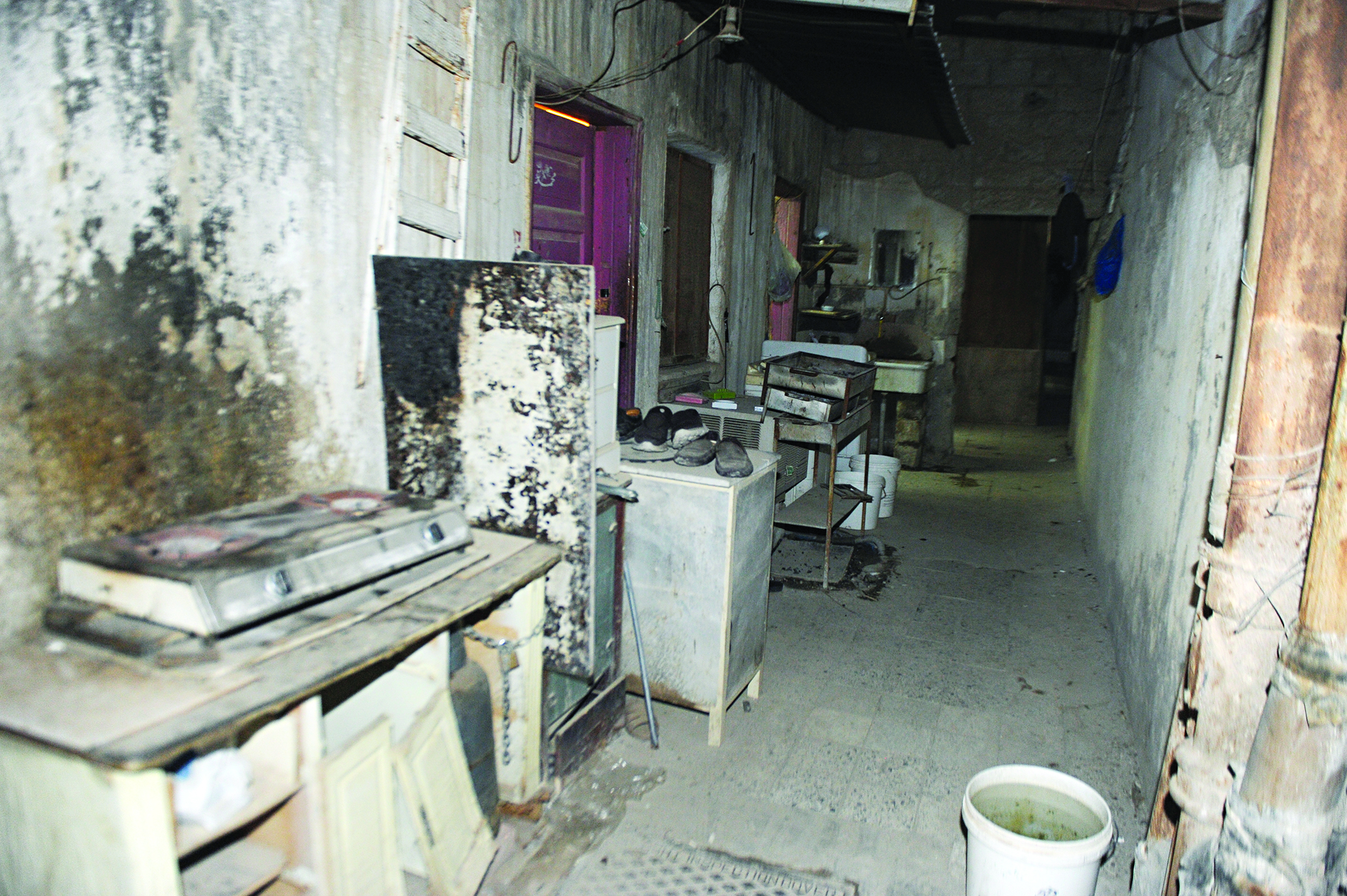 أوضاع سيئة داخل أحد البيوت