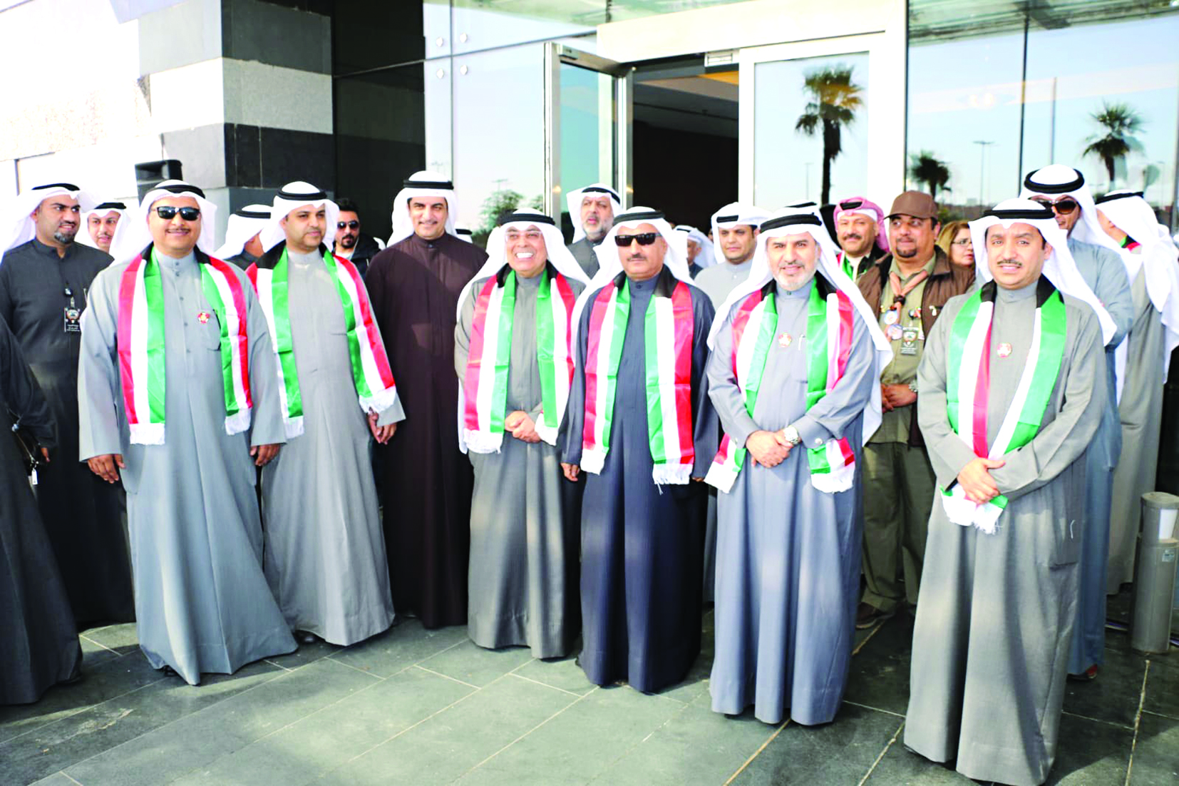 الحربي يتوسط وكلاء ومسؤولي الوزارة