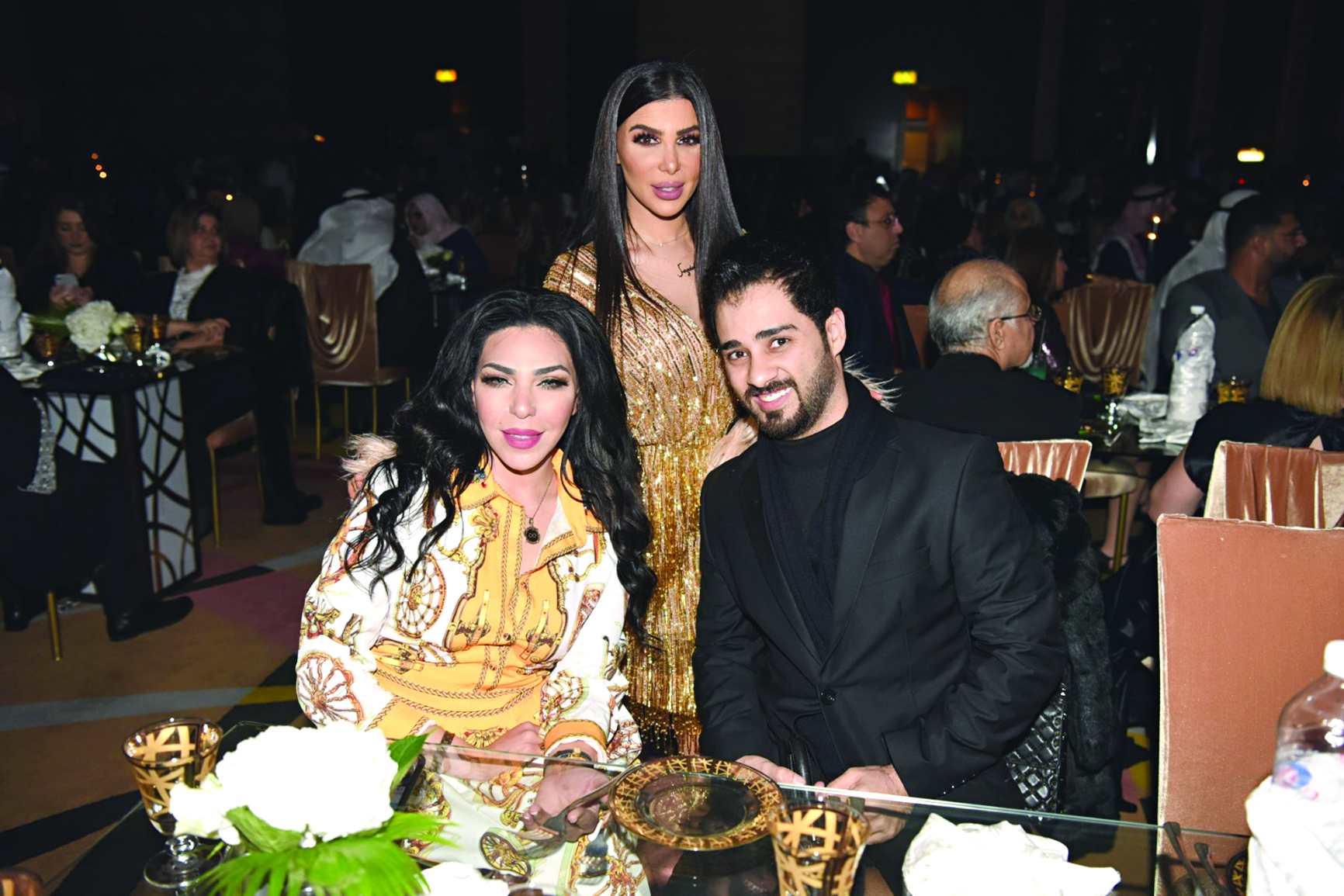 الزميل علاء محمود مع سازديل ومريم البحر