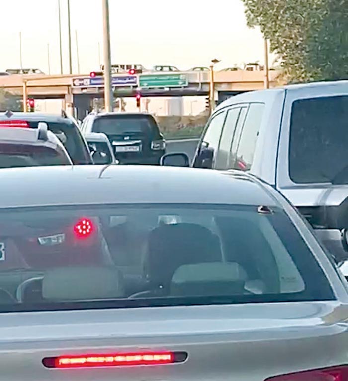 اختناق مروري قبل وضع الحواجز 