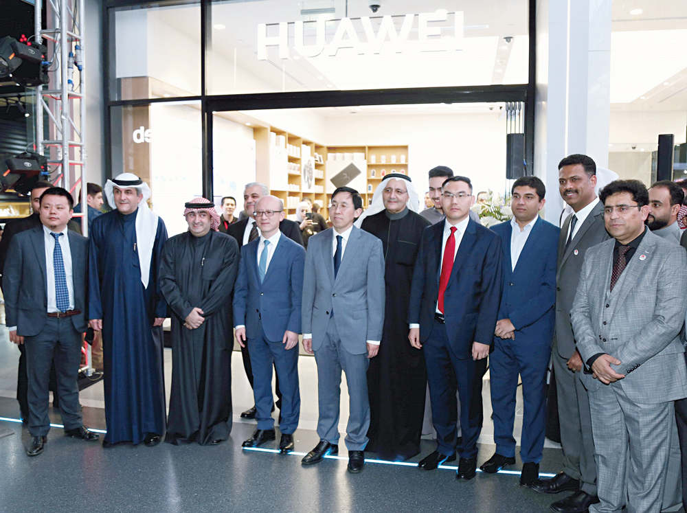 جياو متوسّطاً الحضور