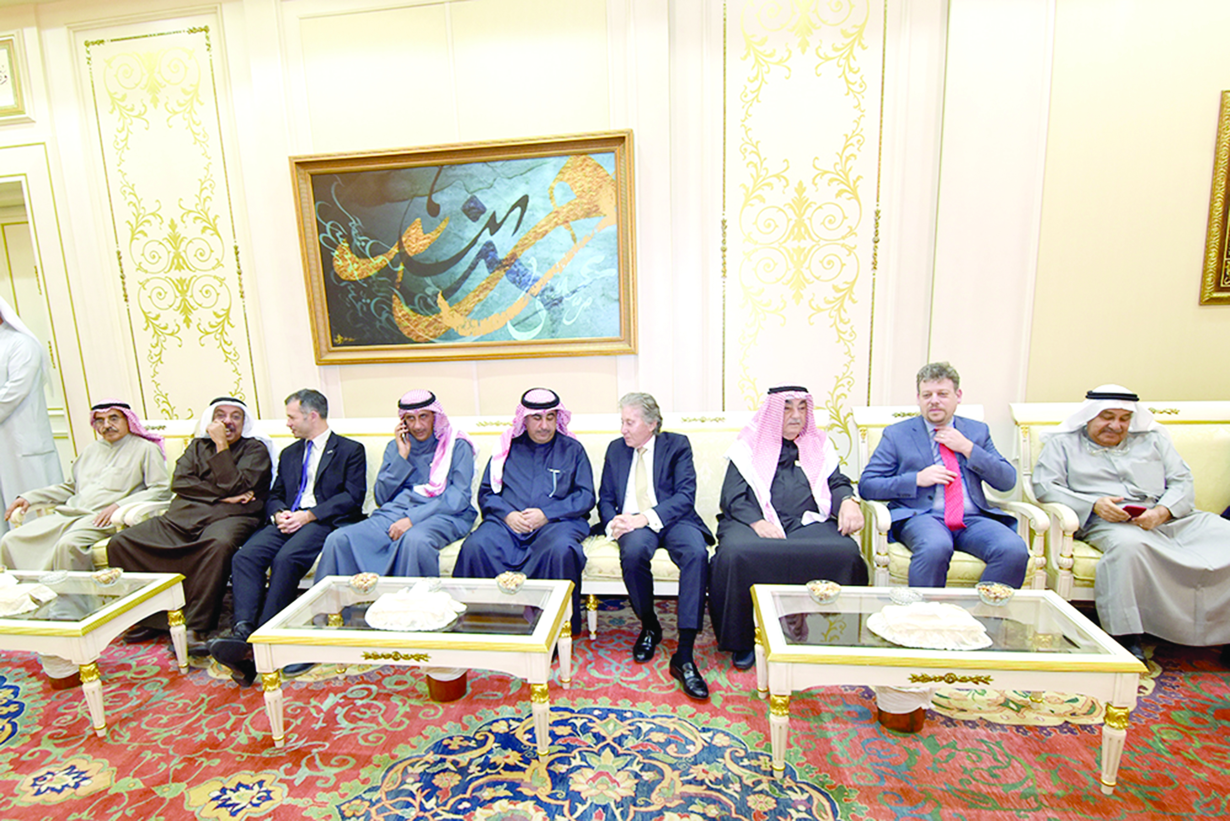 جانب من الحضور في قصر الشويخ