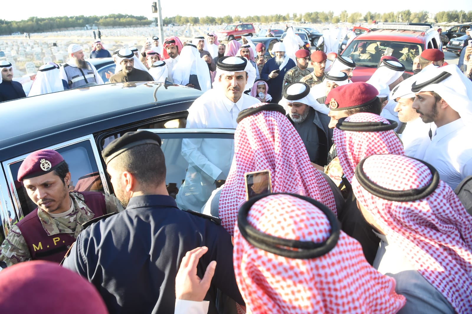 (u062au0635u0648u064au0631 u0623u0633u0639u062f u0639u0628u062fu0627u0644u0644u0647 u0648u0646u0627u064au0641 u0627u0644u0639u0642u0644u0629)