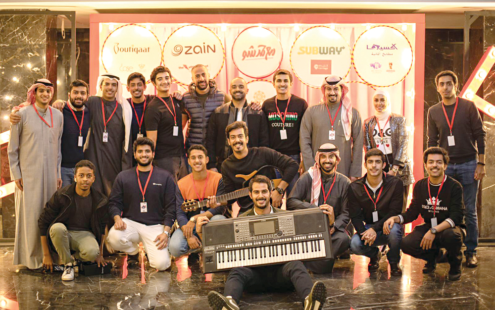 u062du0645u062f u0642u0644u0645 u0645u062au0648u0633u0637u0627u064b u0645u062cu0645u0648u0639u0629 u0645u0646 u0641u0631u064au0642 u0639u0645u0644u0647