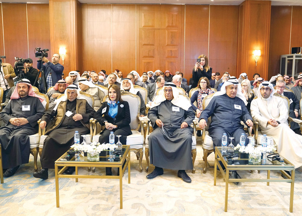 شيخة البحر وصلاح الفليج وفيصل الحمد في مقدّم الحضور 