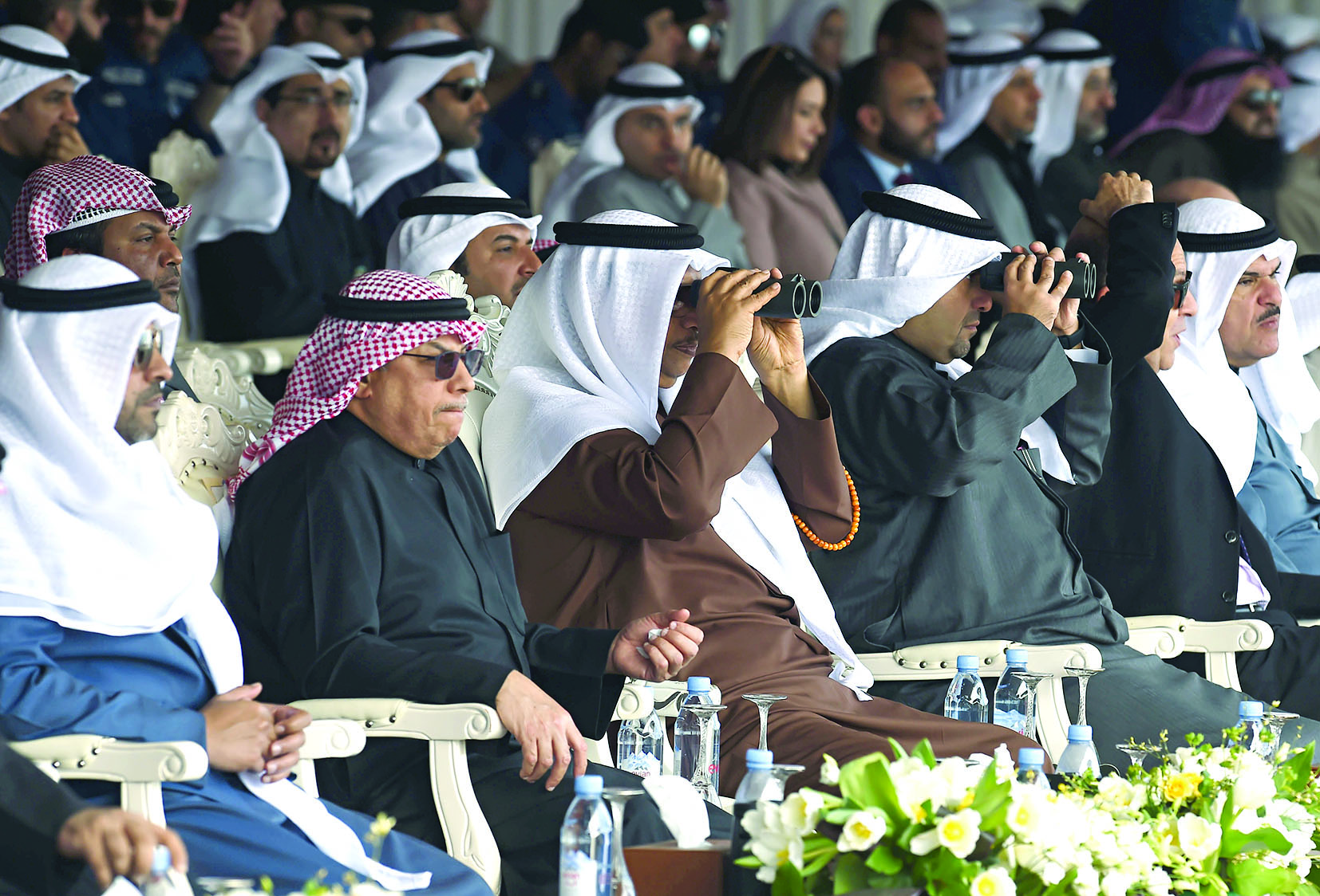 المبارك متابعاً التمرين                 	               (تصوير أسعد عبدالله)