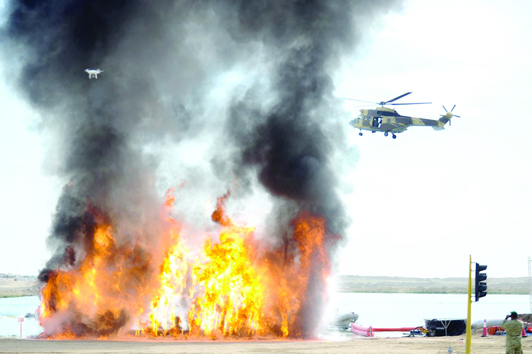 إطفاء حريق وبحث عن ناجين