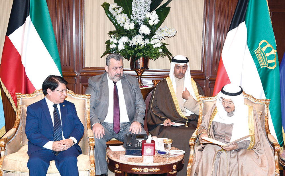 الأمير متسلّماً رسالة رئيس نيكاراغوا