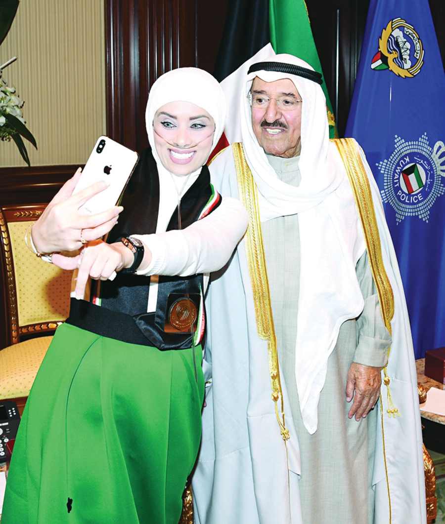 ... و»سيلفي» مع سمو الأمير