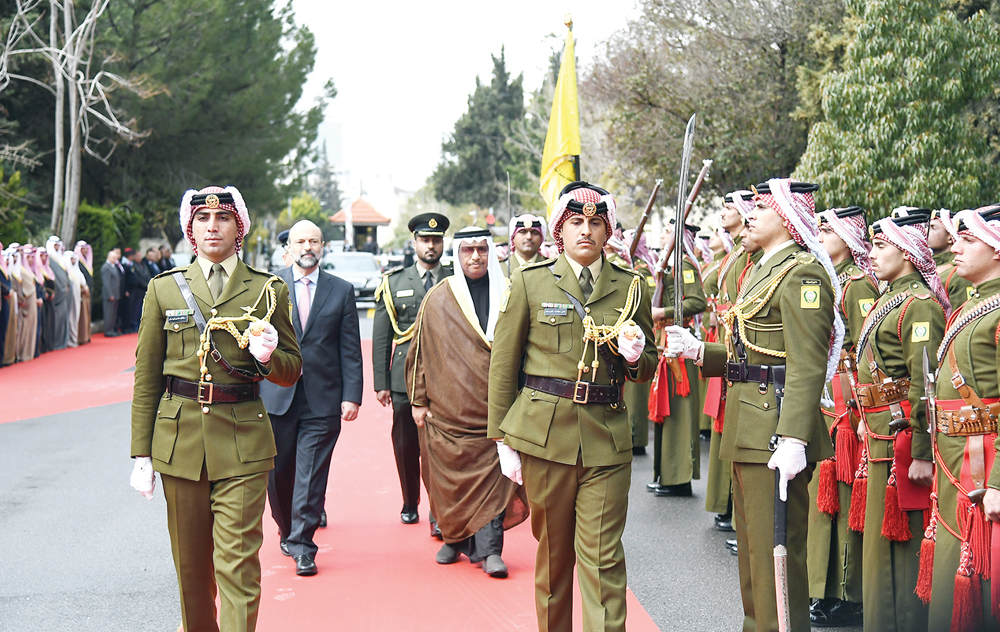 استقبال رسمي للمبارك في مجلس الوزراء الأردني