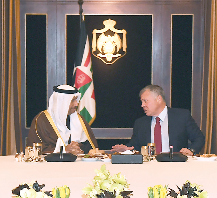 الملك الأردني والمبارك في مأدبة الغداء