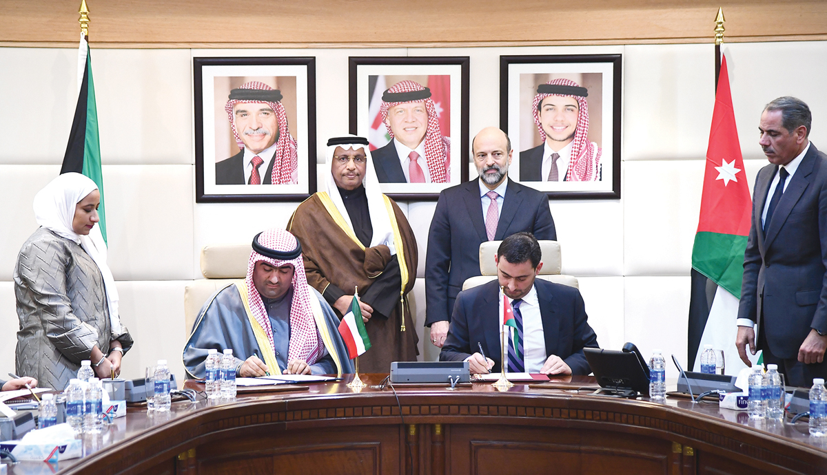 الروضان ونظيره الأردني يوقعان عدداً من الاتفاقيات