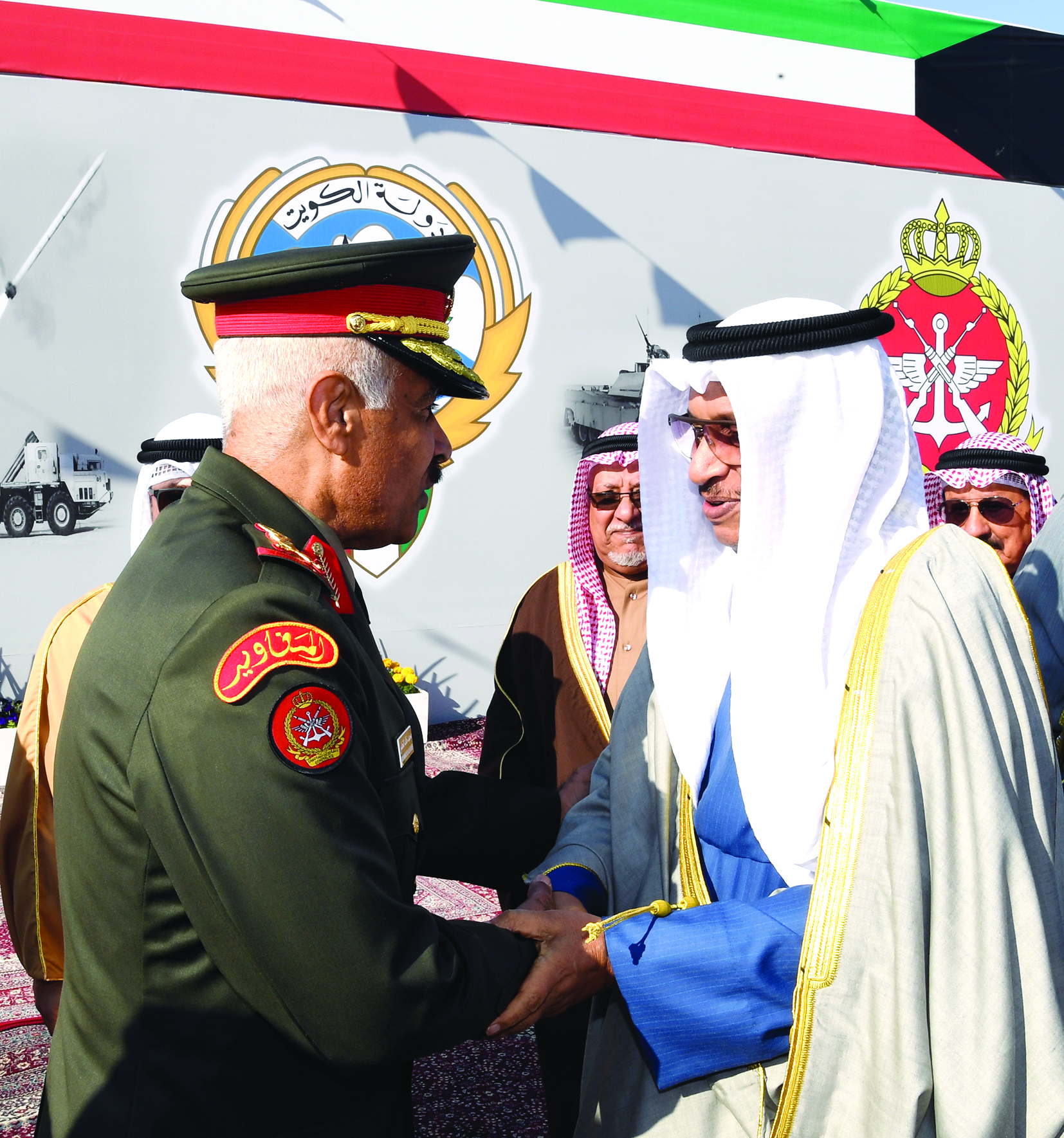 المبارك لدى وصوله وفي استقباله رئيس الأركان