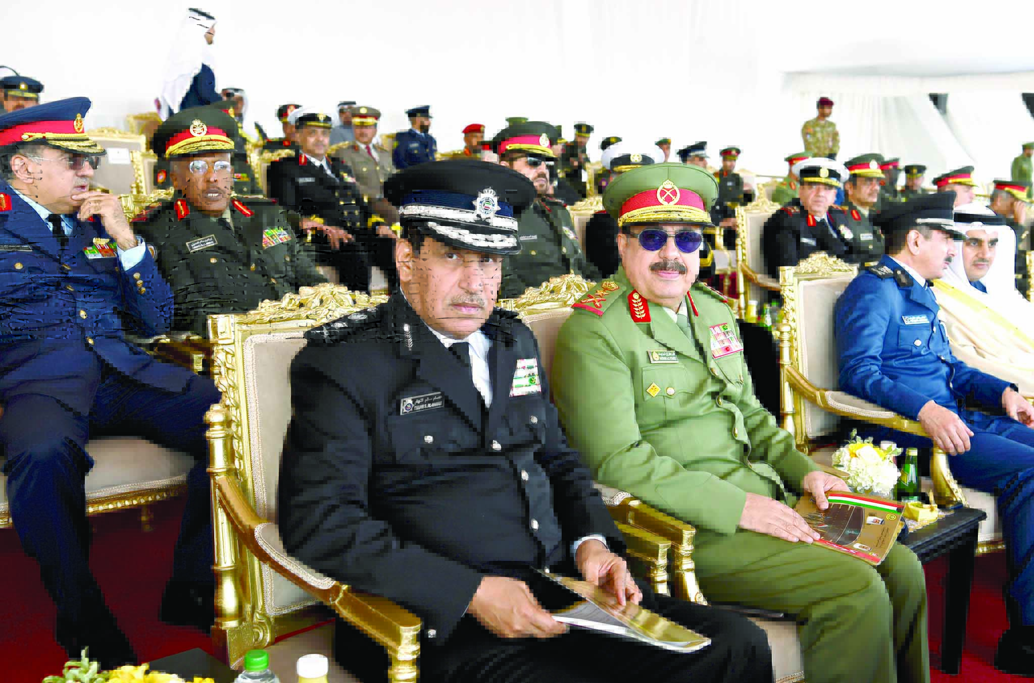 وكيلا «الداخلية» و«الحرس الوطني» عصام النهام وهاشم الرفاعي في الحفل وبدا سعود الحجرف