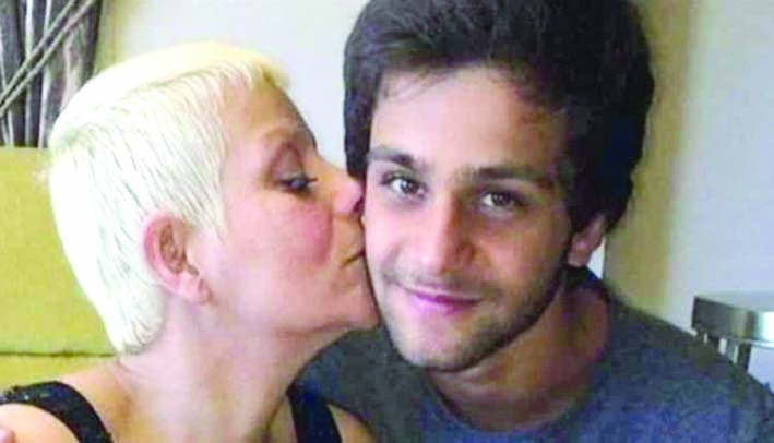 u0627u0644u0636u062du064au0629 u0633u0627u0631u0629 u0648u0627u0628u0646u0647u0627 u0645u062du0645u062f