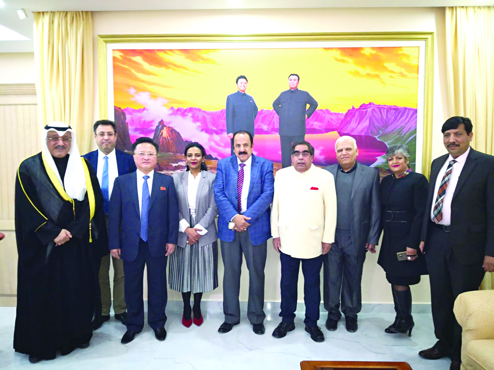 u0627u0644u0633u0641u064au0631 u062au0634u0648u0644 u064au062au0648u0633u0637 u0628u0639u0636 u0627u0644u0636u064au0648u0641 u0641u064a u0627u062du062au0641u0627u0644u064au0629 u0627u0644u0633u0641u0627u0631u0629