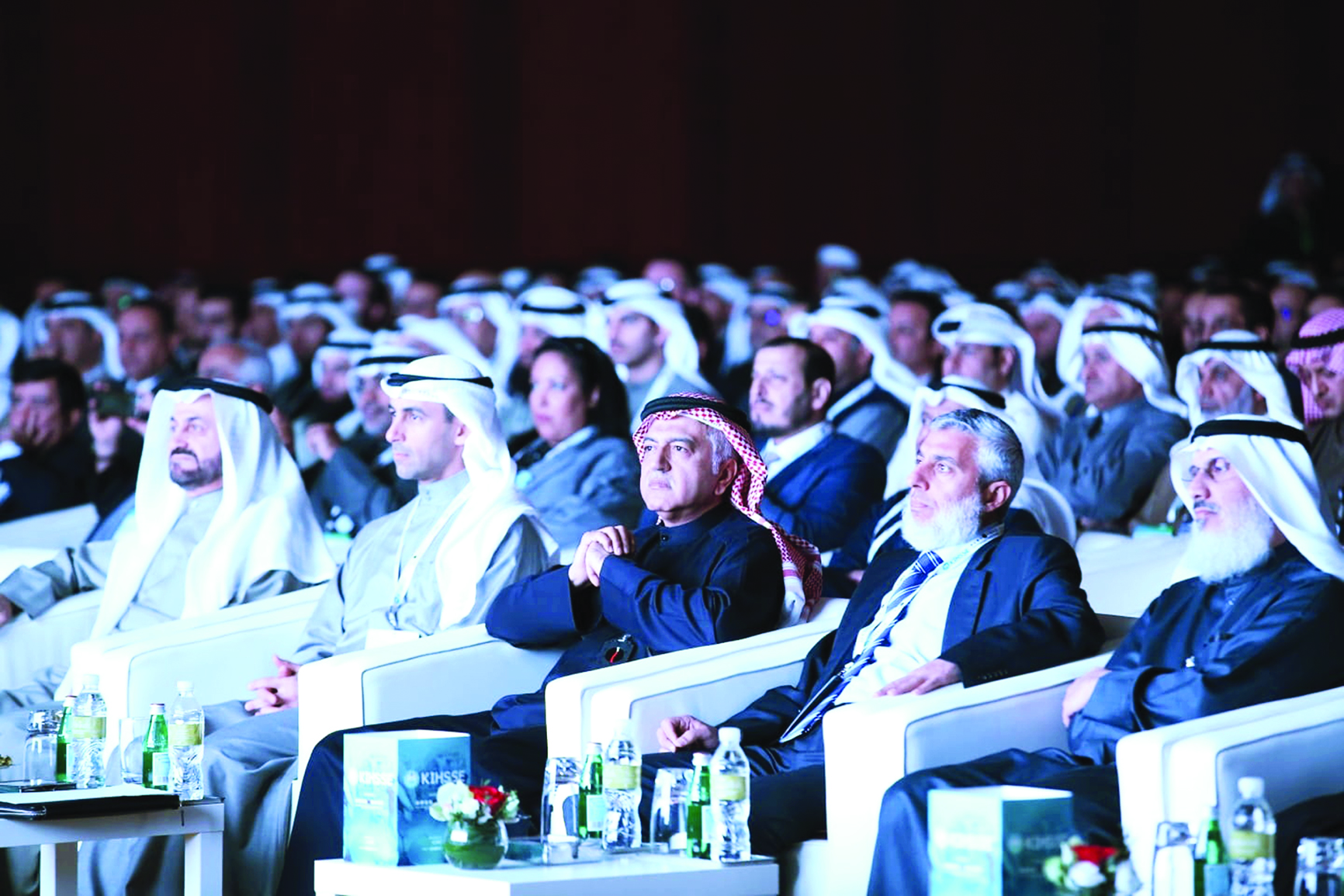 u0647u0627u0634u0645 u0648u0642u064au0627u062fu064au0648 u0627u0644u0642u0637u0627u0639 u0641u064a u0645u0642u062fu0645 u0627u0644u062du0636u0648u0631t (u062au0635u0648u064au0631 u0633u0639u062f u0647u0646u062fu0627u0648u064a)