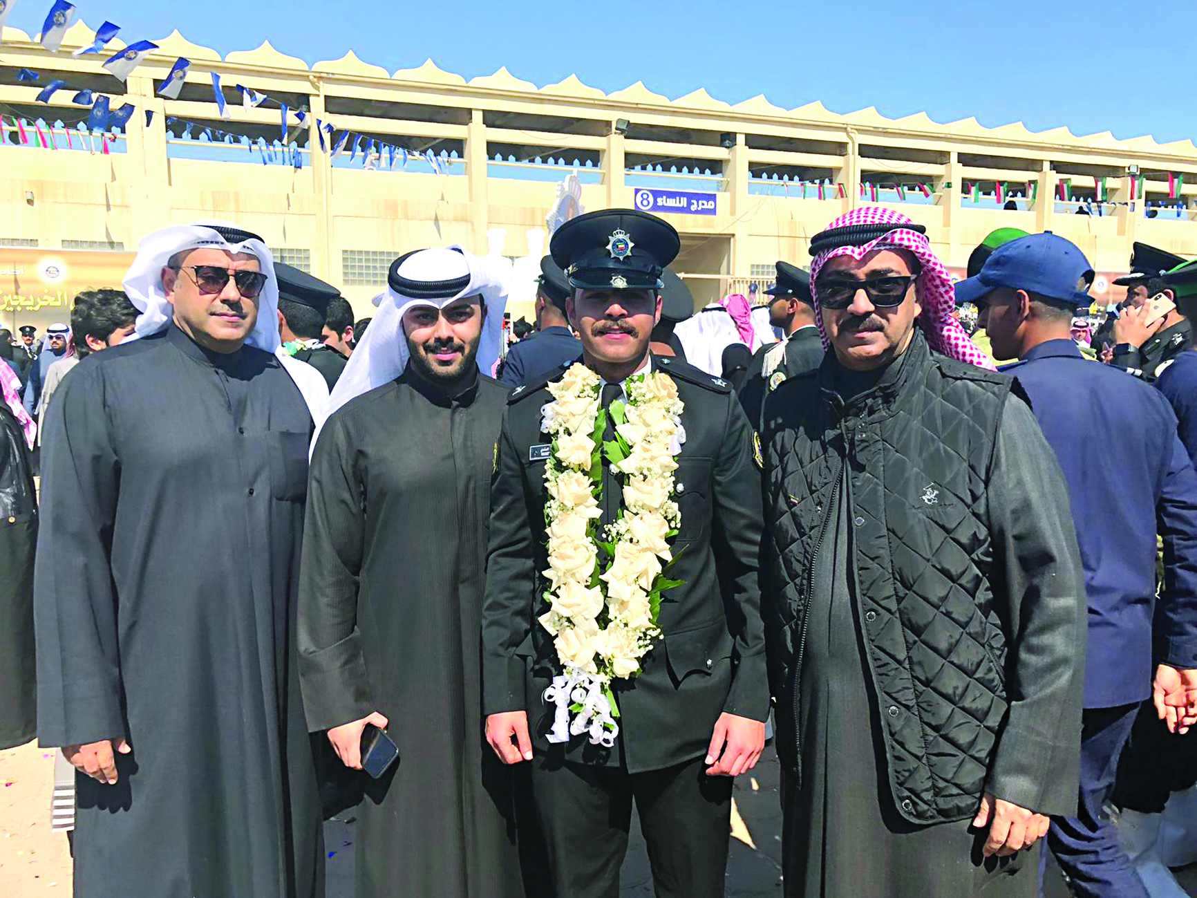 فاضل المندي ونجله الخريج يوسف والملازم طلال المندي وباسل المندي