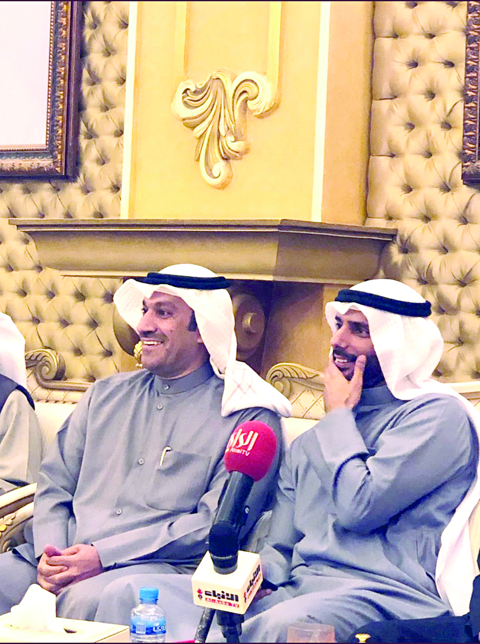 الغانم والشحومي خلال الحفل 