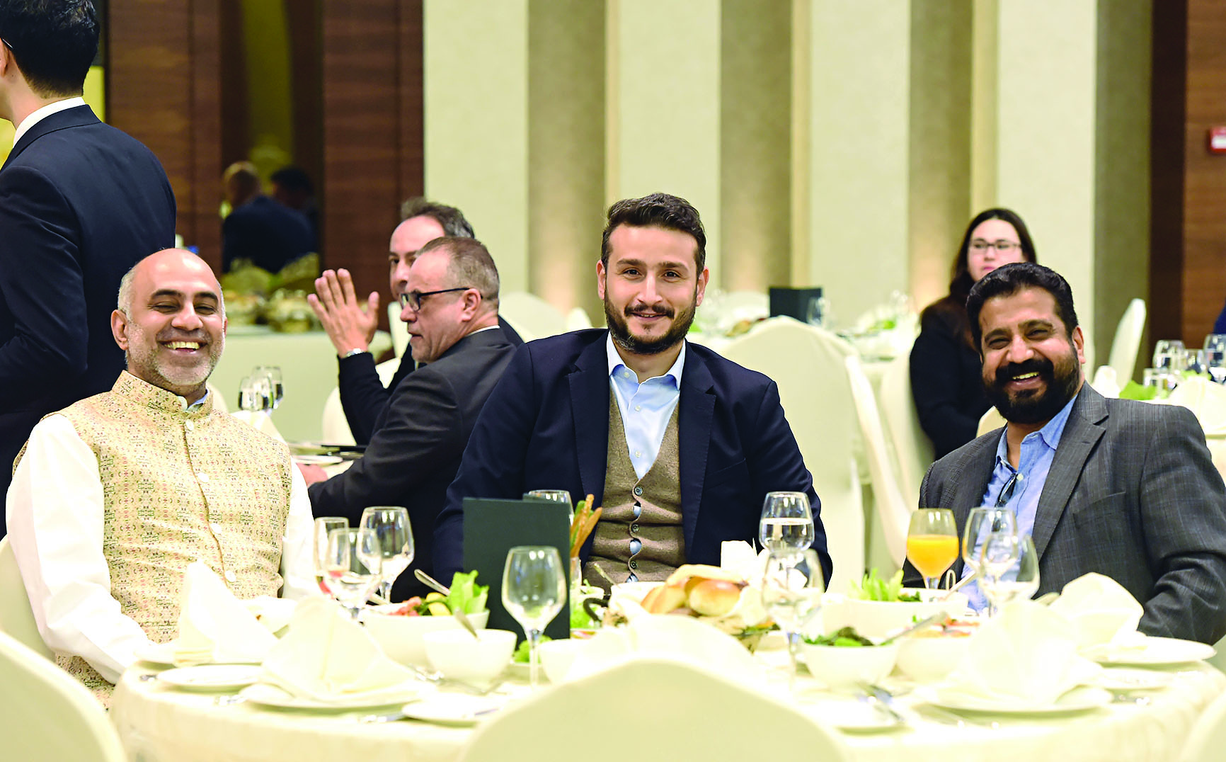 أحمد فياض متوسّطاً ويلسون وريفن