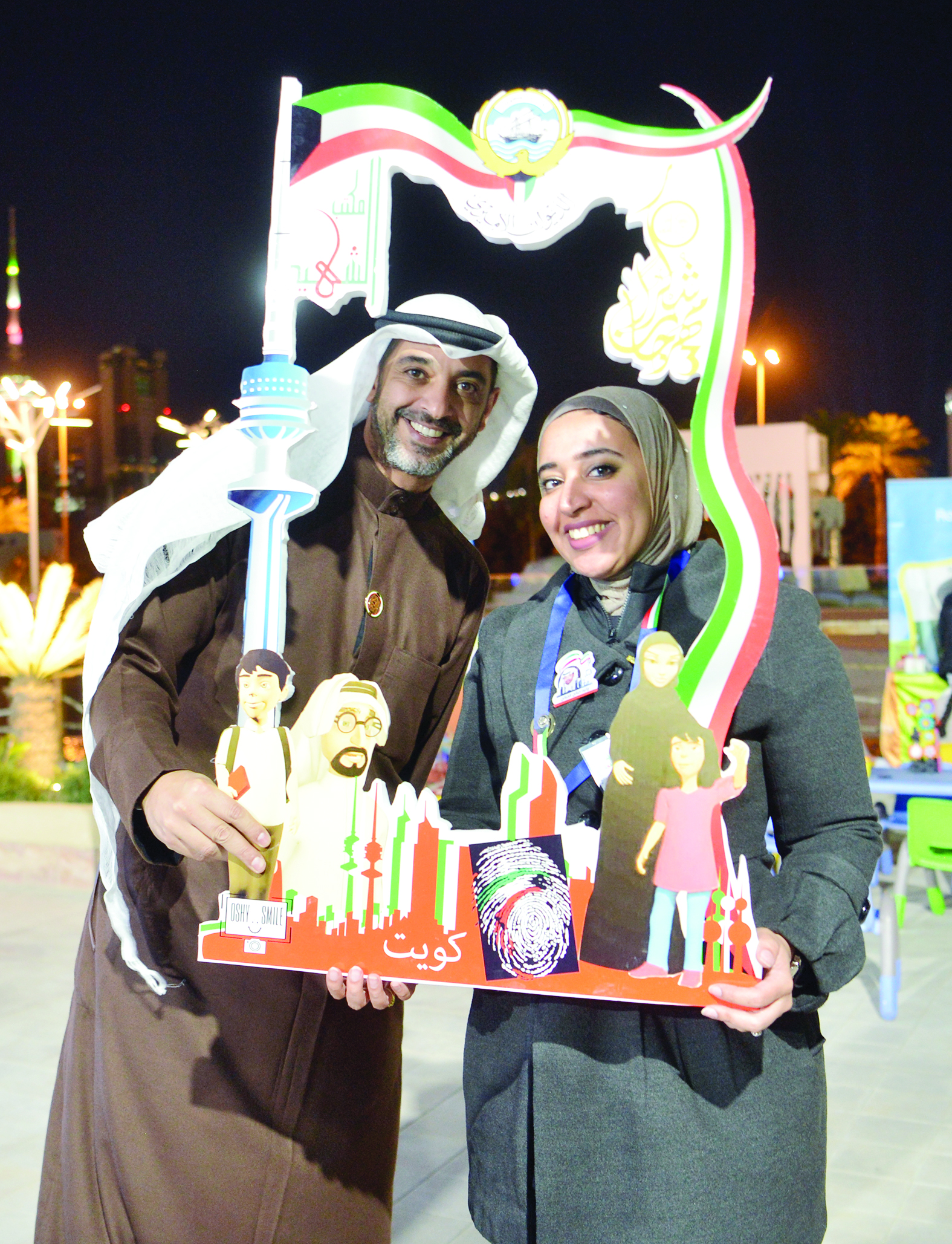 العبدالله وإحدى بنات الشهداء  	  (تصوير أسعد عبدالله)