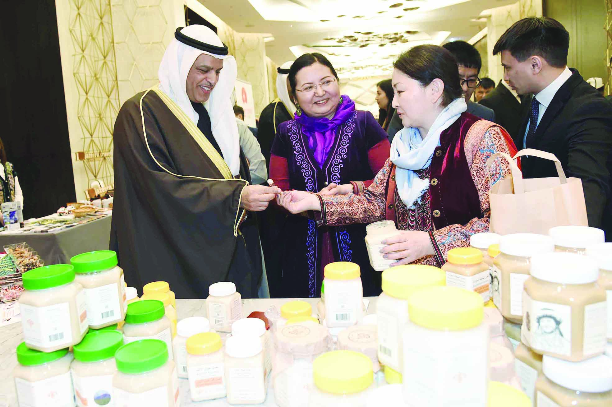 u062cu0648u0644u0629 u0644u0644u0633u0639u064au062f u0648u0627u0644u0633u0641u064au0631u0629 u0641u064a u0645u0639u0631u0636 u0627u0644u0645u0646u062au062cu0627u062a u0627u0644u0642u064au0631u063au064au0632u064au0629 t (u062au0635u0648u064au0631 u0633u0639u062f u0647u0646u062fu0627u0648u064a)