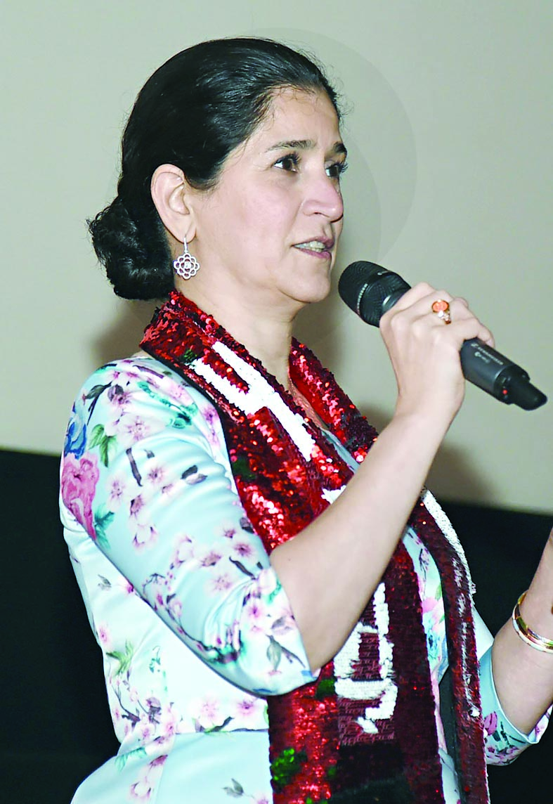 انتصار الصباح تلقي كلمتها