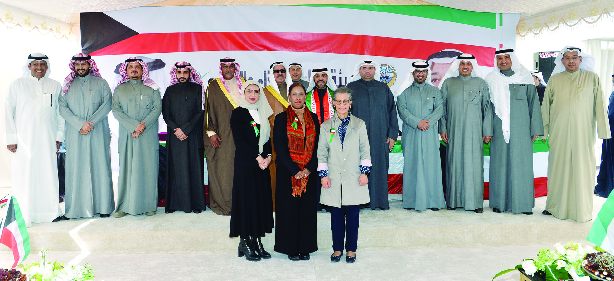 u0646u0648u0627u0628 u0645u062fu064au0631 u0627u0644u0647u064au0626u0629 u0648u0627u0644u0645u062eu062au0627u0631u0648u0646 u0648u0627u0644u0646u0627u0626u0628 u0639u0628u062fu0627u0644u0644u0647 u0641u0647u0627u062f u0648u062du0645u0648u062f u0639u0642u0644u0629 u0645u0639 u0627u0644u0645u0643u0631u0645u064au0646t    (u062au0635u0648u064au0631 u0646u0627u064au0641 u0627u0644u0639u0642u0644u0629)